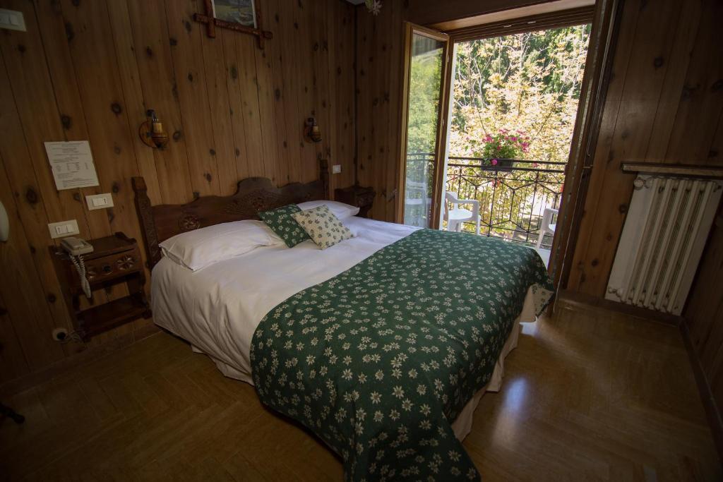 Hotel Edelweiss ลีโมเน เปียมอนเต ภายนอก รูปภาพ